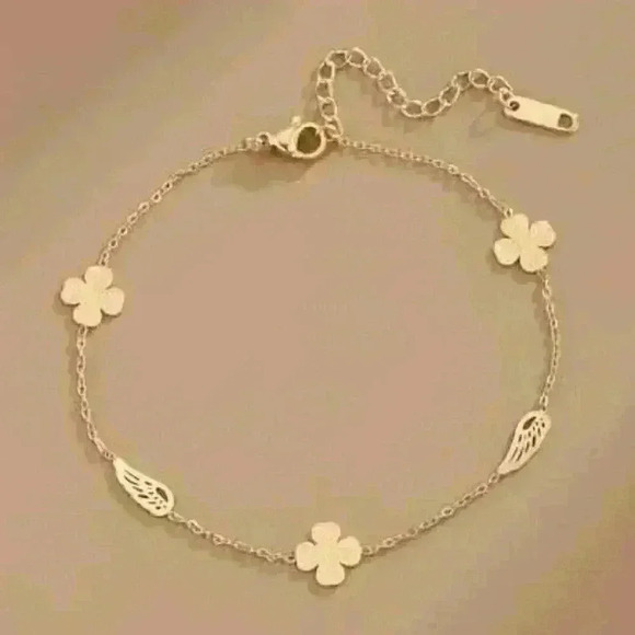 L' Elegance Parisienne Jewelry - Wing & Clover Anklet, 18k Gold Filled Jewelry